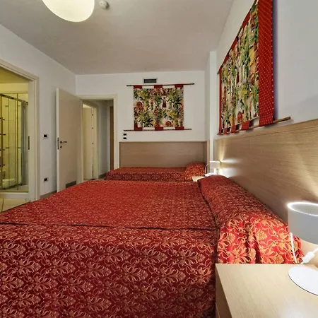 Warm Family Flat With Terrace 아파트
