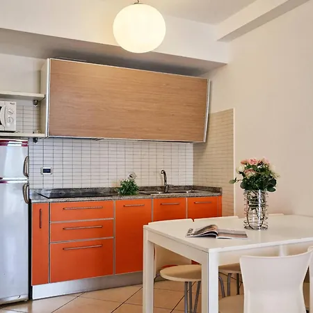 Warm Family Flat With Terrace 아파트